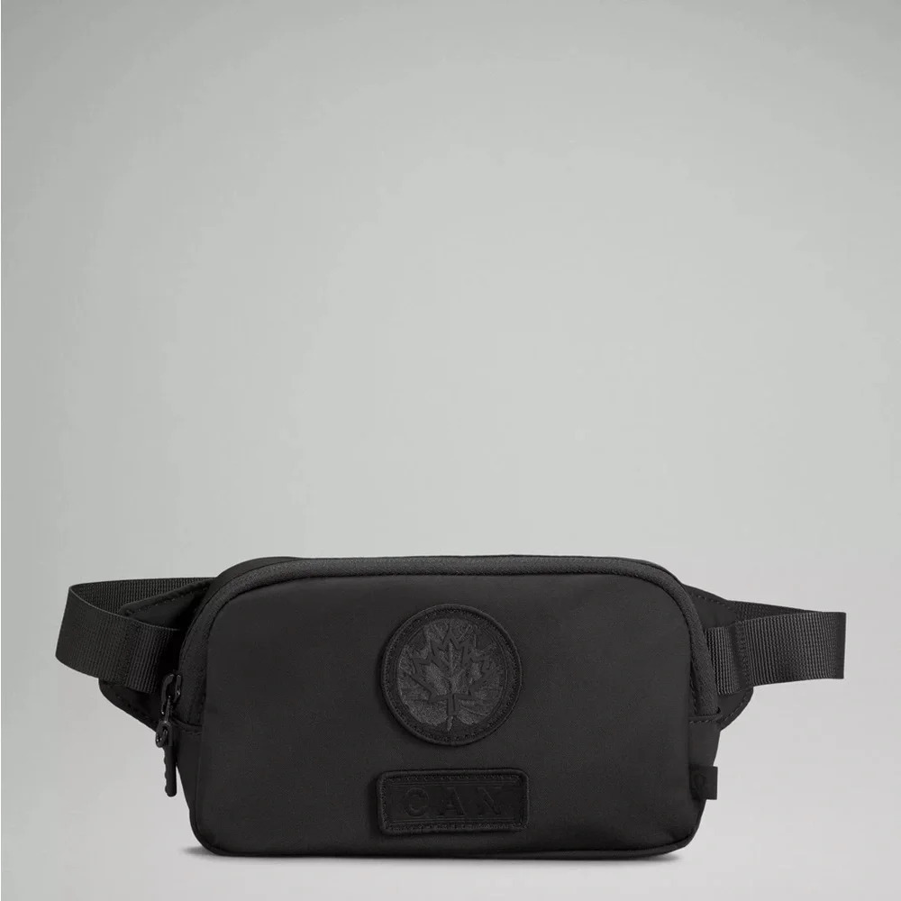 🆕🇨🇦 Lululemon Team Canada Future Legacy Mini Belt Bag Black